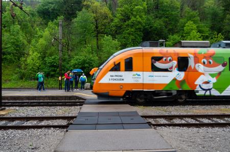 KLJUB KISLEMU VREMENU JE SLOVENSKA OLIMPIJSKA BAKLA V BOROVNICO PRINESLA OLIMPIJSKI ŽAR 3